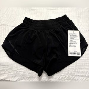 Lululemon Hotty Hot Low-Rise Lined Short 2.5", size 2 in the color Black